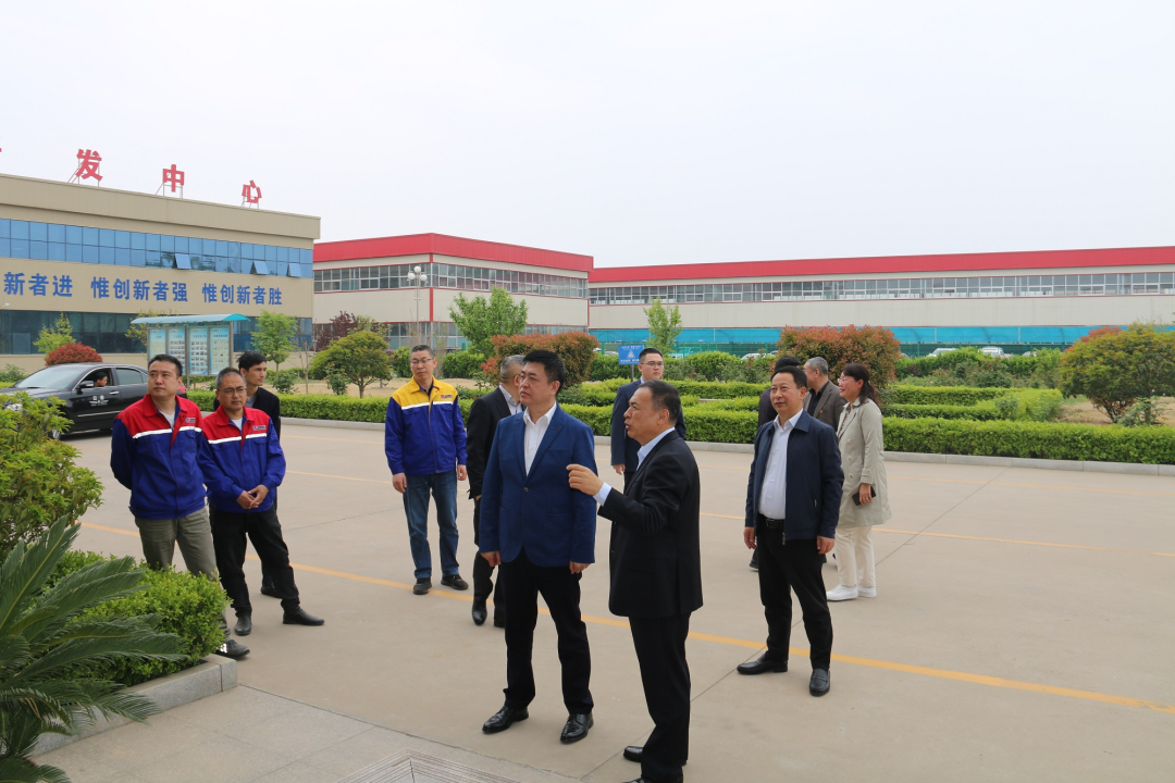 青島市政協(xié)副主席、市工商聯(lián)主席崔作一行蒞臨銳智股份調(diào)研考察