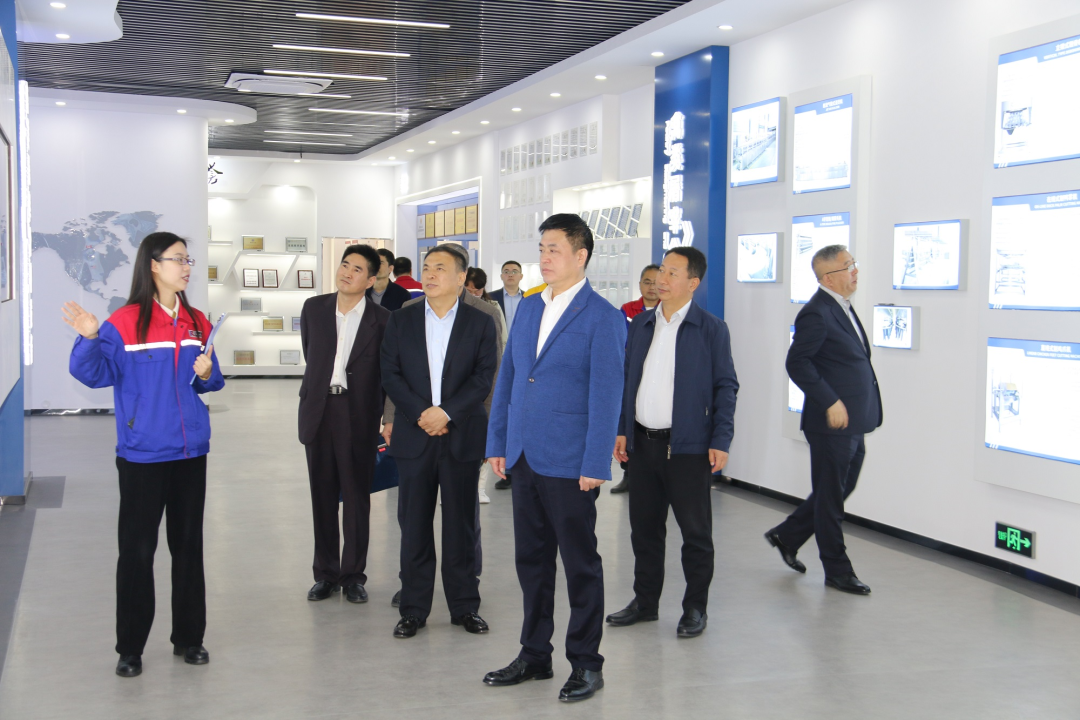 青島市政協(xié)副主席、市工商聯(lián)主席崔作一行蒞臨銳智股份調(diào)研考察