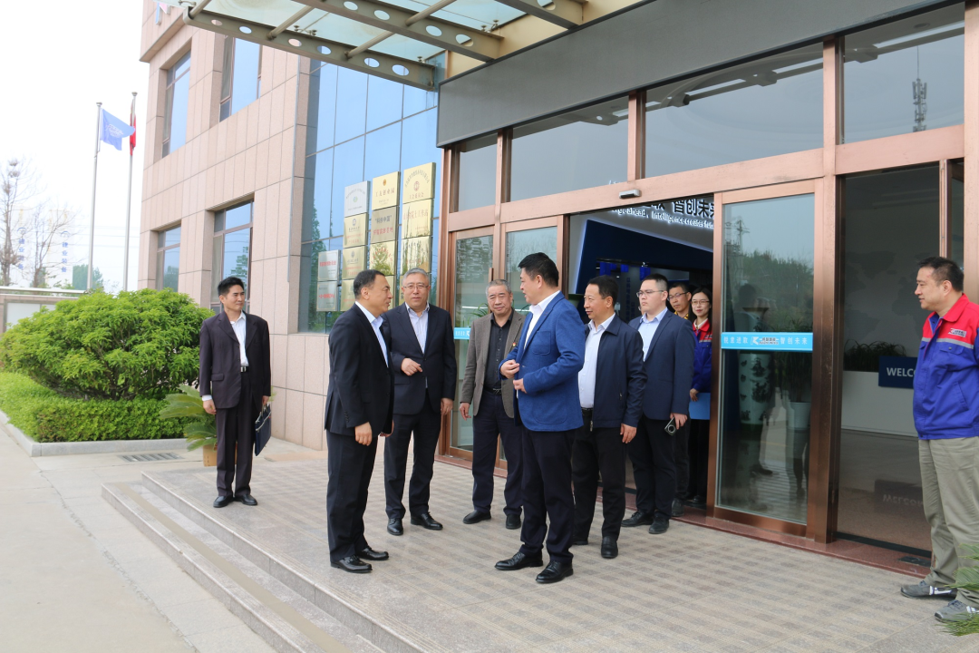 青島市政協(xié)副主席、市工商聯(lián)主席崔作一行蒞臨銳智股份調(diào)研考察